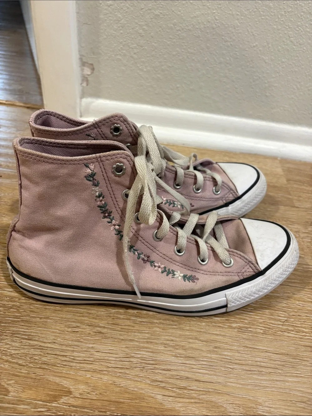 Pinkish Lavender Converse with Floral Embroidery detail